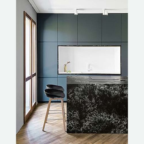 Modern Kitchen with Newmatic ICECRACK Quartz Countertop